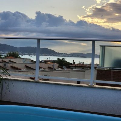 Apartamentos com 145m², 3 quartos (sendo 1 suíte), 2 garagens, no bairro Ponta Das Canas em Florianópolis