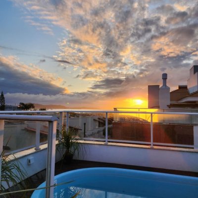 Apartamentos com 145m², 3 quartos (sendo 1 suíte), 2 garagens, no bairro Ponta Das Canas em Florianópolis