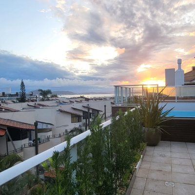 Apartamentos com 145m², 3 quartos (sendo 1 suíte), 2 garagens, no bairro Ponta Das Canas em Florianópolis
