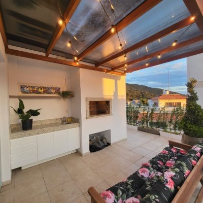Apartamentos com 145m², 3 quartos (sendo 1 suíte), 2 garagens, no bairro Ponta Das Canas em Florianópolis