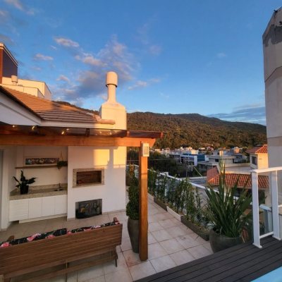 Apartamentos com 145m², 3 quartos (sendo 1 suíte), 2 garagens, no bairro Ponta Das Canas em Florianópolis