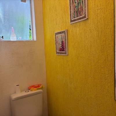 Casa Residencial com 226m², 3 quartos (sendo 1 suíte), 2 garagens, no bairro Pedra Branca em Palhoça