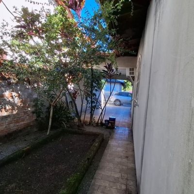Casa Residencial com 138m², 2 quartos, no bairro Centro em Palhoça