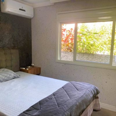 Casa Residencial com 224m², 3 quartos (sendo 1 suíte), 2 garagens, no bairro Centro em Palhoça
