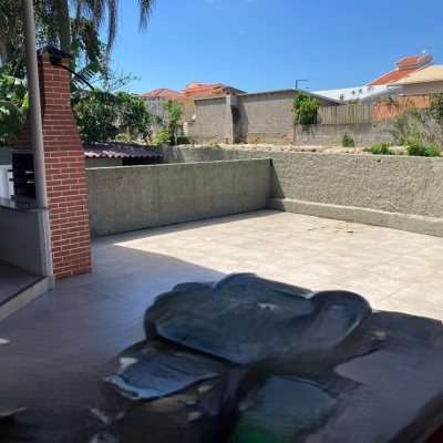 Casa Residencial com 224m², 3 quartos (sendo 1 suíte), 2 garagens, no bairro Centro em Palhoça