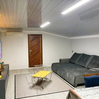 Casa Residencial com 224m², 3 quartos (sendo 1 suíte), 2 garagens, no bairro Centro em Palhoça