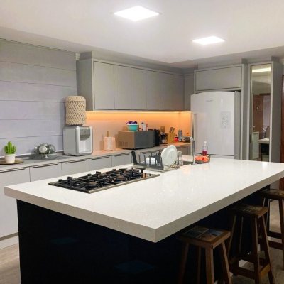 Casa Residencial com 224m², 3 quartos (sendo 1 suíte), 2 garagens, no bairro Centro em Palhoça