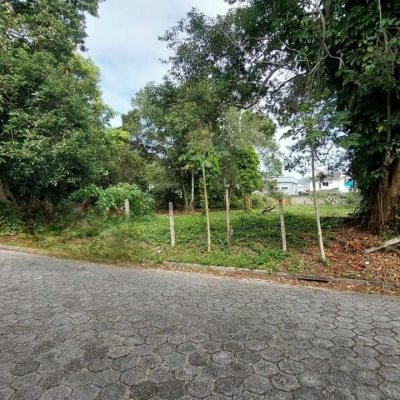Terreno Comercial/Residencial com 747m², no bairro Campeche em Florianópolis