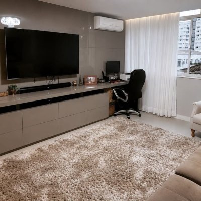 Apartamentos com 97m², 3 quartos (sendo 1 suíte), no bairro Centro em Florianópolis