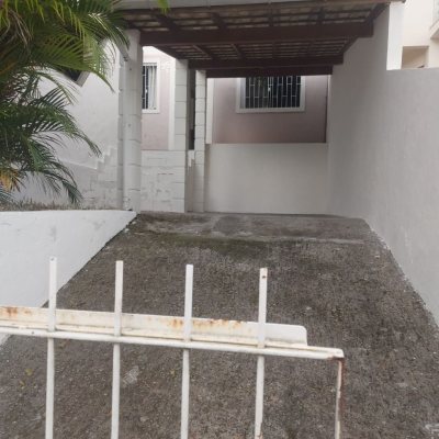 Casa Residencial com 78m², 2 quartos, 2 garagens, no bairro Forquilhas em São José