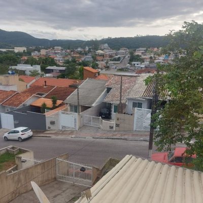 Casa Residencial com 78m², 2 quartos, 2 garagens, no bairro Forquilhas em São José
