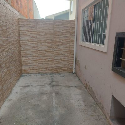 Casa Residencial com 78m², 2 quartos, 2 garagens, no bairro Forquilhas em São José