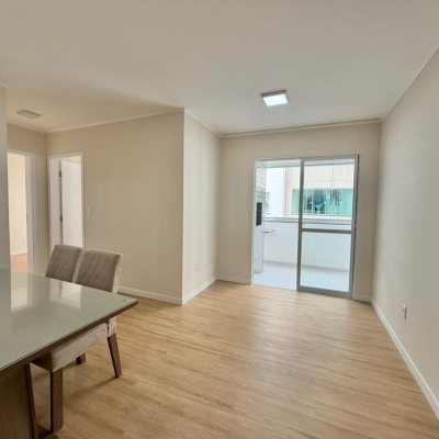 Apartamentos com 58m², 2 quartos, 1 garagem, no bairro Balneário em Florianópolis
