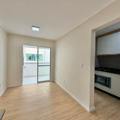 Apartamentos com 58m², 2 quartos, 1 garagem, no bairro Balneário em Florianópolis