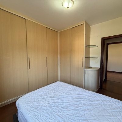 Apartamentos com 81m², 2 quartos, 1 garagem, no bairro Centro em Florianópolis