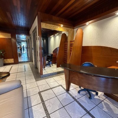 Apartamentos com 81m², 2 quartos, 1 garagem, no bairro Centro em Florianópolis