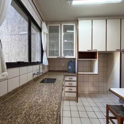 Apartamentos com 81m², 2 quartos, 1 garagem, no bairro Centro em Florianópolis