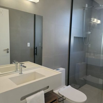 Casa Residencial com 217m², 3 quartos (sendo 3 suítes), 2 garagens, no bairro Cachoeira Do Bom Jesus em Florianópolis