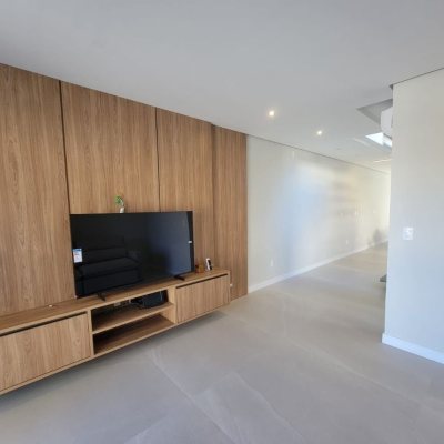 Casa Residencial com 217m², 3 quartos (sendo 3 suítes), 2 garagens, no bairro Cachoeira Do Bom Jesus em Florianópolis