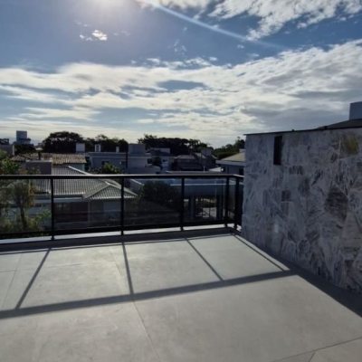 Casa Residencial com 217m², 3 quartos (sendo 3 suítes), 2 garagens, no bairro Cachoeira Do Bom Jesus em Florianópolis