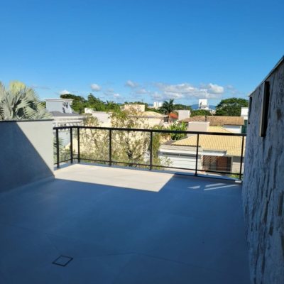 Casa Residencial com 217m², 3 quartos (sendo 3 suítes), 2 garagens, no bairro Cachoeira Do Bom Jesus em Florianópolis