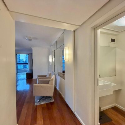 Apartamentos com 146m², 4 quartos (sendo 1 suíte), 2 garagens, no bairro Centro em Florianópolis
