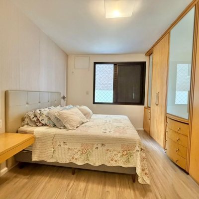 Apartamentos com 146m², 4 quartos (sendo 1 suíte), 2 garagens, no bairro Centro em Florianópolis