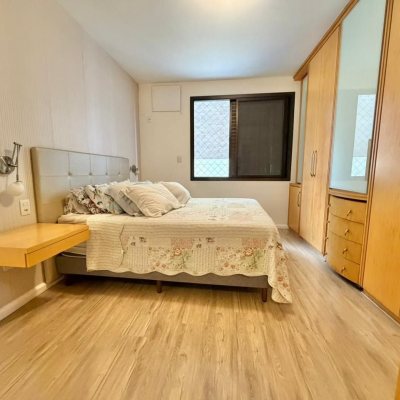 Apartamentos com 146m², 4 quartos (sendo 1 suíte), 2 garagens, no bairro Centro em Florianópolis