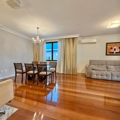 Apartamentos com 146m², 4 quartos (sendo 1 suíte), 2 garagens, no bairro Centro em Florianópolis