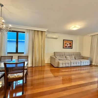Apartamentos com 146m², 4 quartos (sendo 1 suíte), 2 garagens, no bairro Centro em Florianópolis