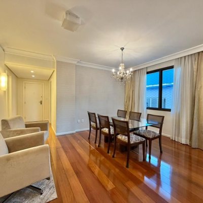 Apartamentos com 146m², 4 quartos (sendo 1 suíte), 2 garagens, no bairro Centro em Florianópolis
