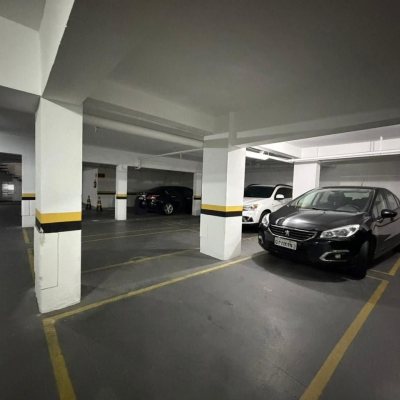 Apartamentos com 146m², 4 quartos (sendo 1 suíte), 2 garagens, no bairro Centro em Florianópolis