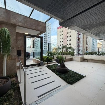 Apartamentos com 146m², 4 quartos (sendo 1 suíte), 2 garagens, no bairro Centro em Florianópolis