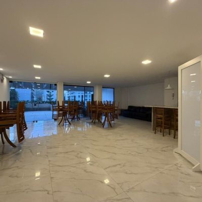 Apartamentos com 146m², 4 quartos (sendo 1 suíte), 2 garagens, no bairro Centro em Florianópolis