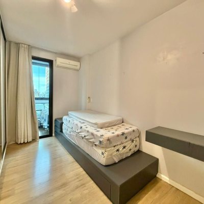 Apartamentos com 146m², 4 quartos (sendo 1 suíte), 2 garagens, no bairro Centro em Florianópolis