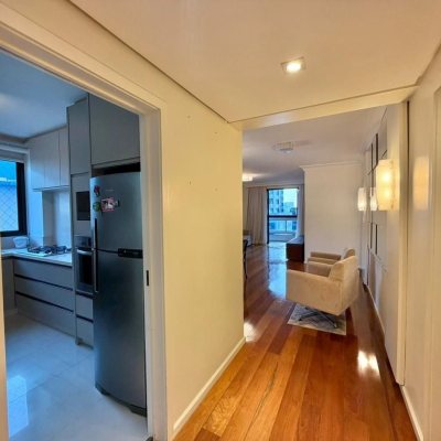 Apartamentos com 146m², 4 quartos (sendo 1 suíte), 2 garagens, no bairro Centro em Florianópolis