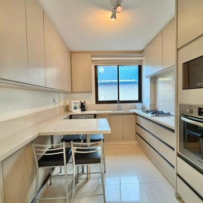 Apartamentos com 146m², 4 quartos (sendo 1 suíte), 2 garagens, no bairro Centro em Florianópolis