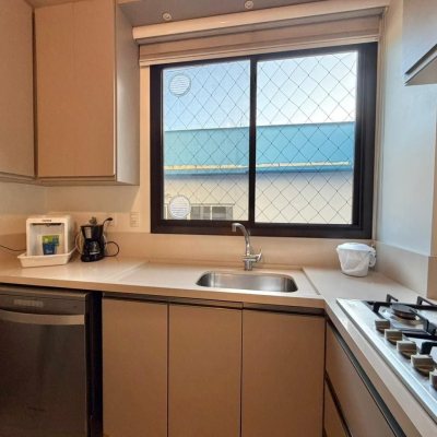 Apartamentos com 146m², 4 quartos (sendo 1 suíte), 2 garagens, no bairro Centro em Florianópolis