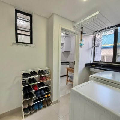 Apartamentos com 146m², 4 quartos (sendo 1 suíte), 2 garagens, no bairro Centro em Florianópolis