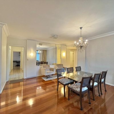 Apartamentos com 146m², 4 quartos (sendo 1 suíte), 2 garagens, no bairro Centro em Florianópolis