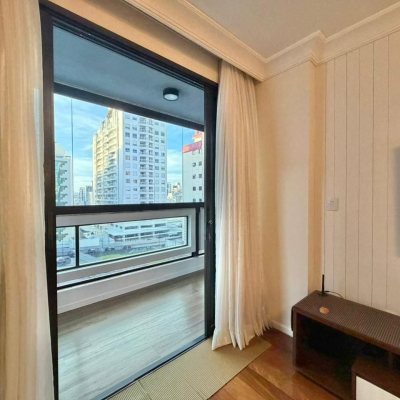 Apartamentos com 146m², 4 quartos (sendo 1 suíte), 2 garagens, no bairro Centro em Florianópolis