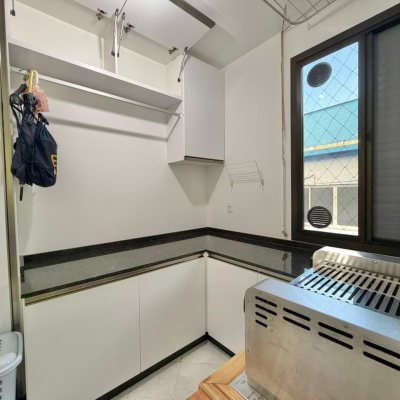 Apartamentos com 146m², 4 quartos (sendo 1 suíte), 2 garagens, no bairro Centro em Florianópolis