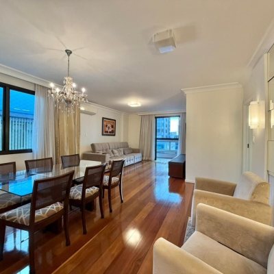 Apartamentos com 146m², 4 quartos (sendo 1 suíte), 2 garagens, no bairro Centro em Florianópolis