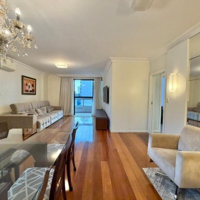 Apartamentos com 146m², 4 quartos (sendo 1 suíte), 2 garagens, no bairro Centro em Florianópolis