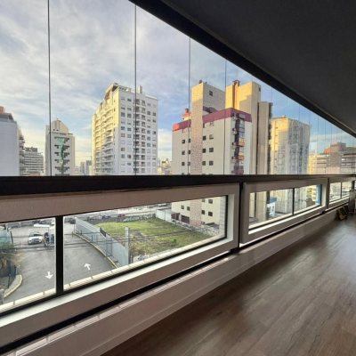 Apartamentos com 146m², 4 quartos (sendo 1 suíte), 2 garagens, no bairro Centro em Florianópolis