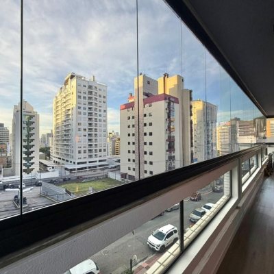 Apartamentos com 146m², 4 quartos (sendo 1 suíte), 2 garagens, no bairro Centro em Florianópolis