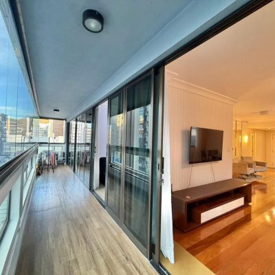 Apartamentos com 146m², 4 quartos (sendo 1 suíte), 2 garagens, no bairro Centro em Florianópolis