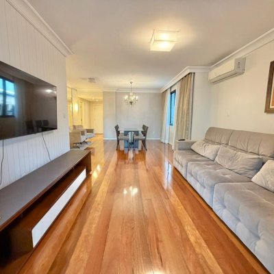Apartamentos com 146m², 4 quartos (sendo 1 suíte), 2 garagens, no bairro Centro em Florianópolis