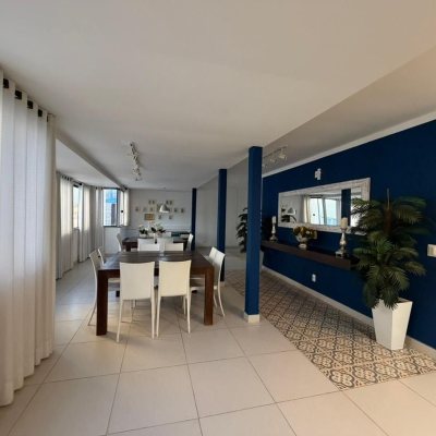 Apartamentos com 146m², 4 quartos (sendo 1 suíte), 2 garagens, no bairro Centro em Florianópolis