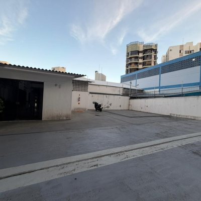 Apartamentos com 146m², 4 quartos (sendo 1 suíte), 2 garagens, no bairro Centro em Florianópolis